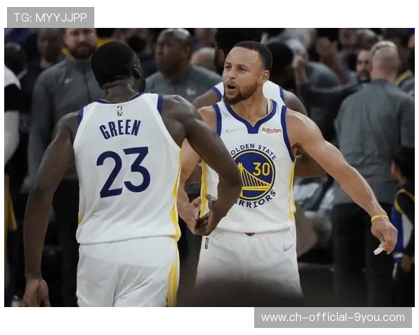 勇士艰难取胜，穆迪和库里联手带队获胜，穆雷库里